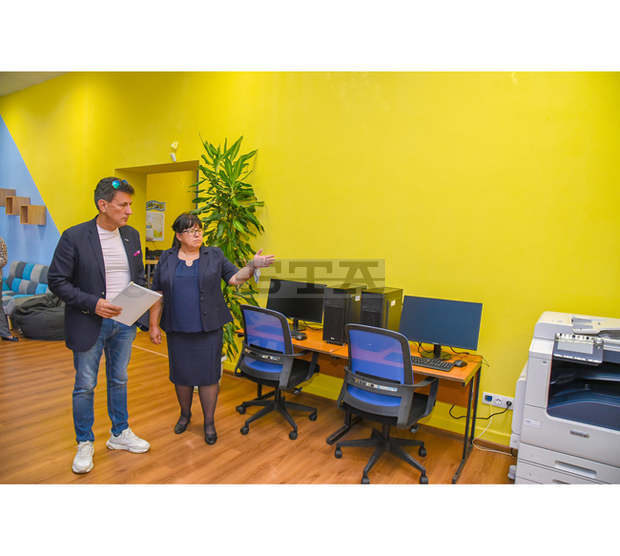 Нови STEM-кабинети са разкрити в две гимназии в Пазарджик