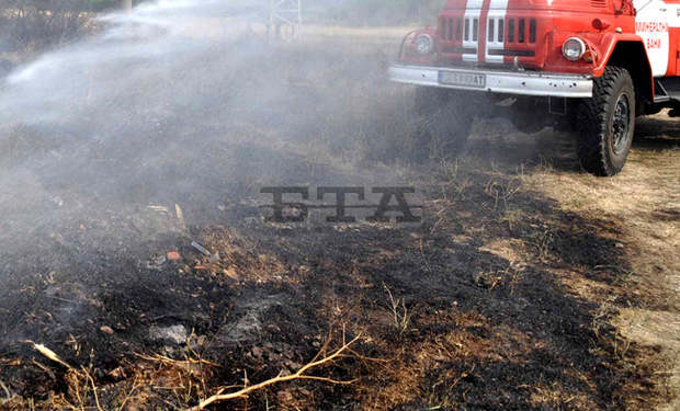 Огнеборци и доброволци са локализирали пожар в село Смочево, община Рила