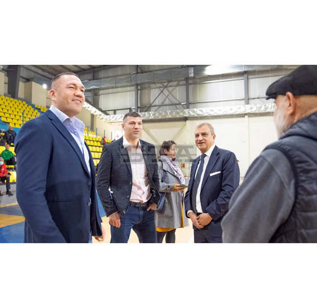 Кубрат и Тервел Пулеви откриха шампионат по бокс за мъже в Благоевград Кубрат и Тервел Пулеви откриха шампионат по бокс за мъже в Благоевград