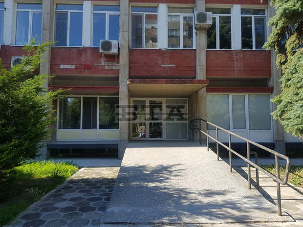 РЗИ в Силистра награди лекари, проявили активност в имунизационната кампания срещу COVID-19