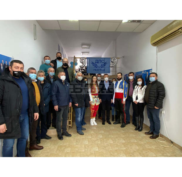 ДПС винаги е подкрепяло културата и културните дейци в нелеката им задача да съхраняват и популяризират традиции, обичаи и бит ДПС винаги е подкрепяло културата и културните дейци в нелеката им задача да съхраняват и популяризират традиции, обичаи и бит