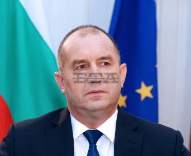 Президентът Румен Радев отменя утре предизборната си програма заради срещата с министри във връзка с COVID-19 у нас Президентът Румен Радев отменя утре предизборната си програма заради срещата с министри във връзка с COVID-19 у нас