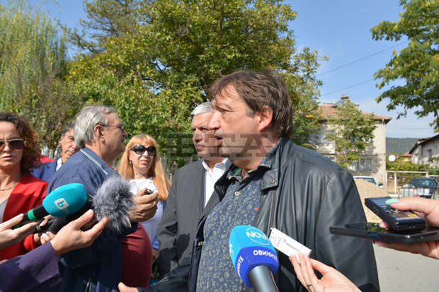 Три свлачища по трасето на АМ "Струма" е констатирала инспекция на зам.-министър Иван Шишков