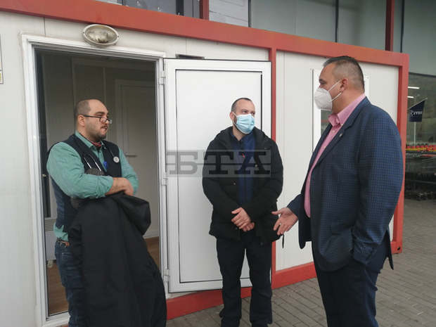 Повече от 300 души са посетили през седмицата мобилен ваксинационен кабинет в Сливен Повече от 300 души са посетили през седмицата мобилен ваксинационен кабинет в Сливен
