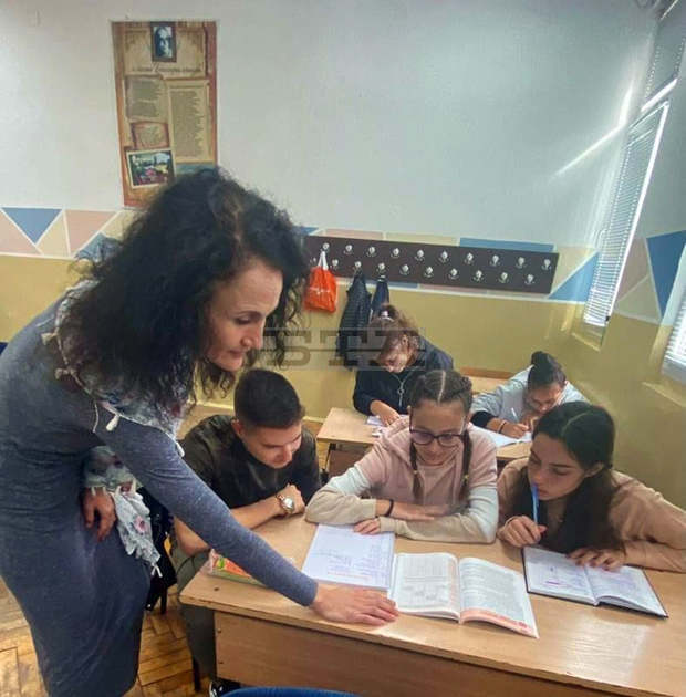 Дванайсетокласниците от хуманитарната гимназия в Сливен ще учат по свой учебник