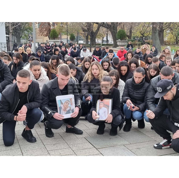 Справедлива присъда за смъртта на младеж от Сливен поискаха днес протестиращи Справедлива присъда за смъртта на младеж от Сливен поискаха днес протестиращи