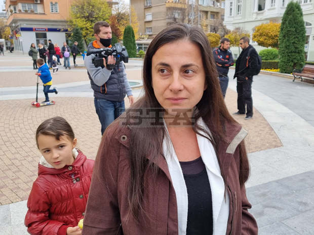 Граждани на Сливен се обявиха срещу тестването на учениците и срещу зелените сертификати Граждани на Сливен се обявиха срещу тестването на учениците и срещу зелените сертификати