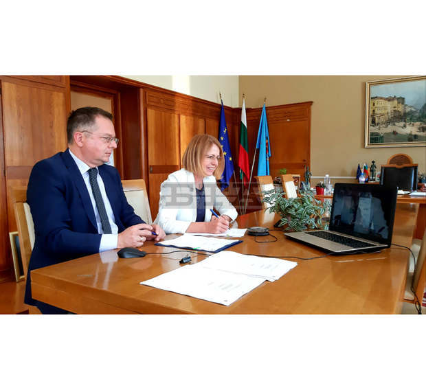 ЕИБ и Столичната община подписаха рамков заем на стойност 60 млн. евро в подкрепа на устойчивата градска мобилност в столицата ЕИБ и Столичната община подписаха рамков заем на стойност 60 млн. евро в подкрепа на устойчивата градска мобилност в столицата