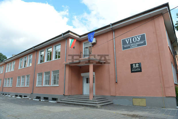 Остава негативната нагласа към тестване на учениците от ромския квартал на Сливен Остава негативната нагласа към тестване на учениците от ромския квартал на Сливен