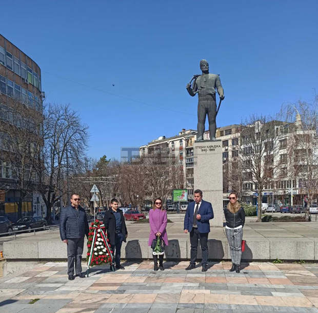 ВМРО в Русе отбеляза Деня на Тракия с призива "Да бъдем пазители на непреходния патриотизъм, завещан от дедите" ВМРО в Русе отбеляза Деня на Тракия с призива "Да бъдем пазители на непреходния патриотизъм, завещан от дедите"