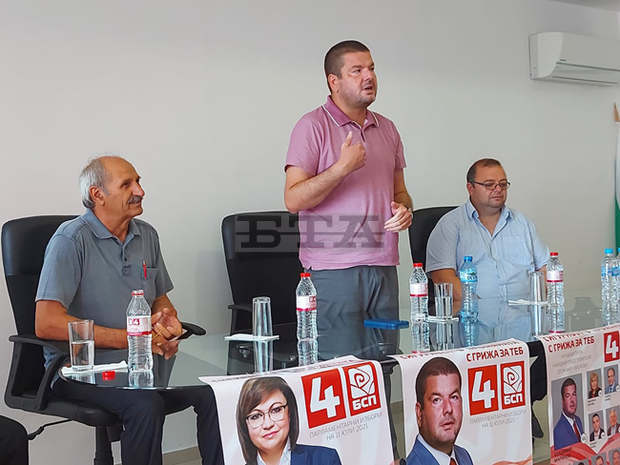 Владимир Маринов, водач на листата на "БСП за България" в Ивайловград: "Ще работим за земеделие, което да изхранва България" Владимир Маринов, водач на листата на "БСП за България" в Ивайловград: "Ще работим за земеделие, което да изхранва България"