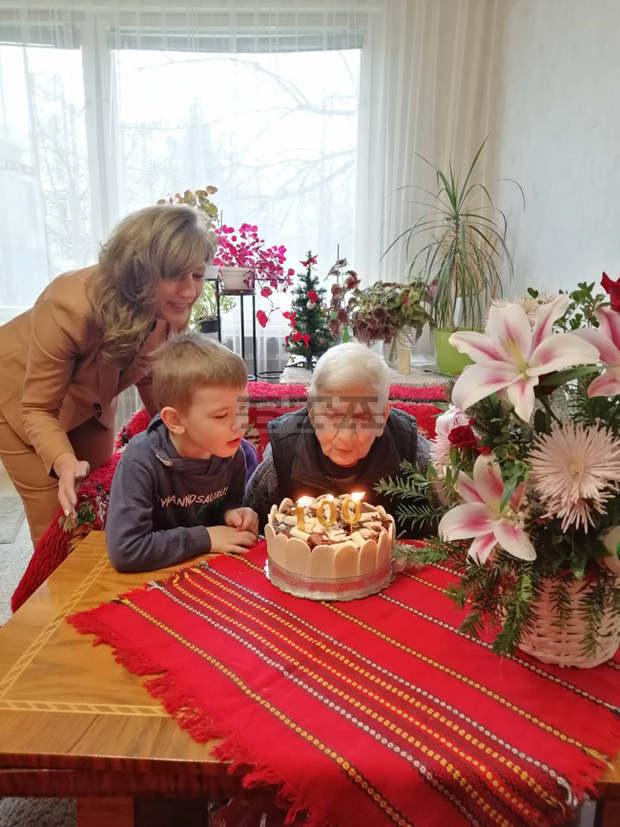 Най-важното, което човек трябва да направи в живота си, е да учи, смята столетница от Велико Търново Най-важното, което човек трябва да направи в живота си, е да учи, смята столетница от Велико Търново