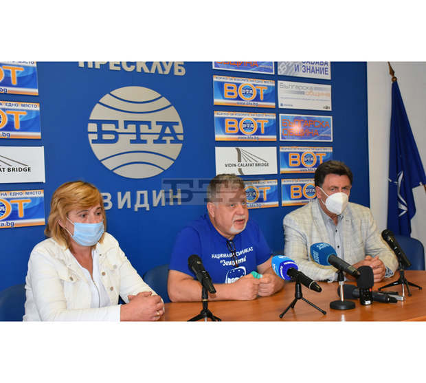 Санитарите в Спешния център за медицинска помощ във Видин се готвят за гладна стачка Санитарите в Спешния център за медицинска помощ във Видин се готвят за гладна стачка