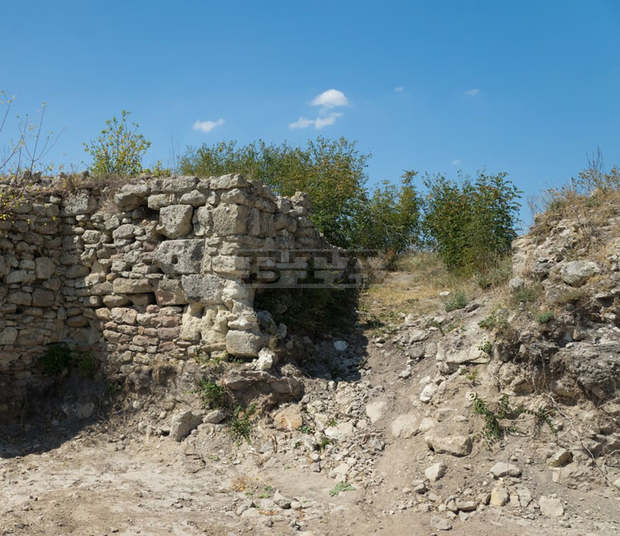 Мащабно древно съоръжение обгръща в мистерия историята на Петрич кале