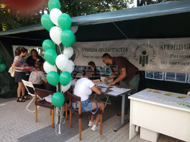 Има тенденция към намаляване на броя на регистрираните безработни на територията на дирекция "Бюро по труда" в Кюстендил
