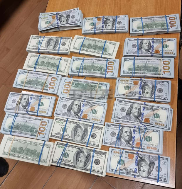 Откриха недекларирани 200 хил. долара на митнически пункт "Лесово" Откриха недекларирани 200 хил. долара на митнически пункт "Лесово"