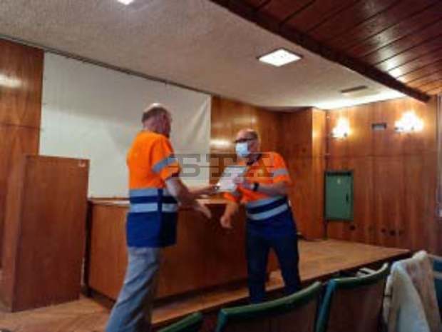 Кметът на Асеновград връчи почетни грамоти на доброволци в борбата с пожара над Нареченски бани и Югово