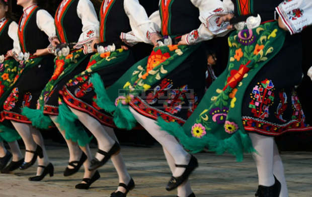Кърджалийско читалище ще популяризира народни танци сред младежи Кърджалийско читалище ще популяризира народни танци сред младежи