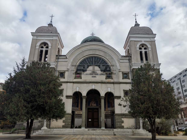 Нова икона с мощи на Свети Николай ще предвожда литийното шествие на Никулден в Ямбол Нова икона с мощи на Свети Николай ще предвожда литийното шествие на Никулден в Ямбол