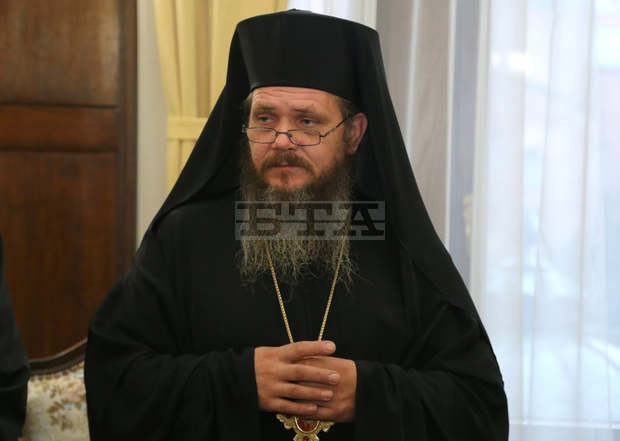 Доростолски митрополит Яков: "Вярвайте, обичайте, бъдете дейни добротворци, носители на Божествената светлина чрез делата си" Доростолски митрополит Яков: "Вярвайте, обичайте, бъдете дейни добротворци, носители на Божествената светлина чрез делата си"
