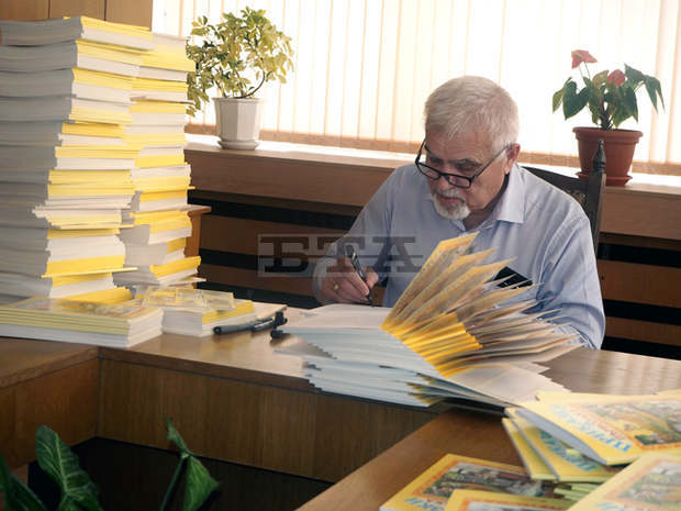 Книжката "Приказки за първолака" ще получат 437 първокласници от община Разград Книжката "Приказки за първолака" ще получат 437 първокласници от община Разград