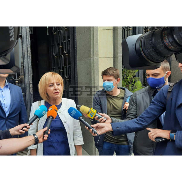 Мая Манолова и "Изправи се.БГ" върнаха 100 хил. лв. партийна субсидия Мая Манолова и "Изправи се.БГ" върнаха 100 хил. лв. партийна субсидия