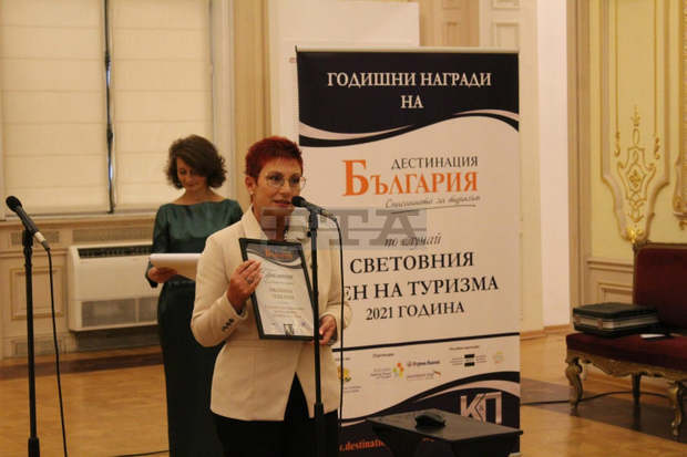 Община Тетевен е била удостоена с наградата "Успешно популяризиране на българските традиции и обичаи" за 2021 г.