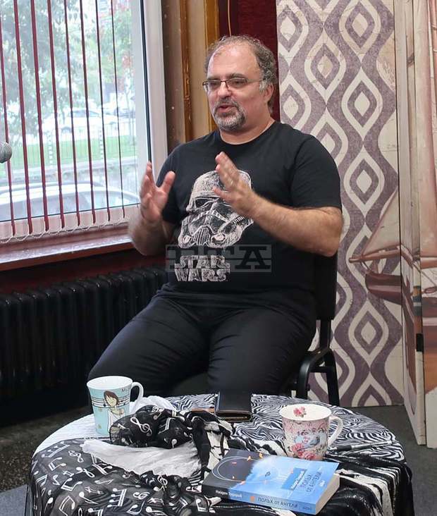 В Плевен при голям интерес се състоя премиера на първата книга на маестро Найден Тодоров с 13 фантастични истории