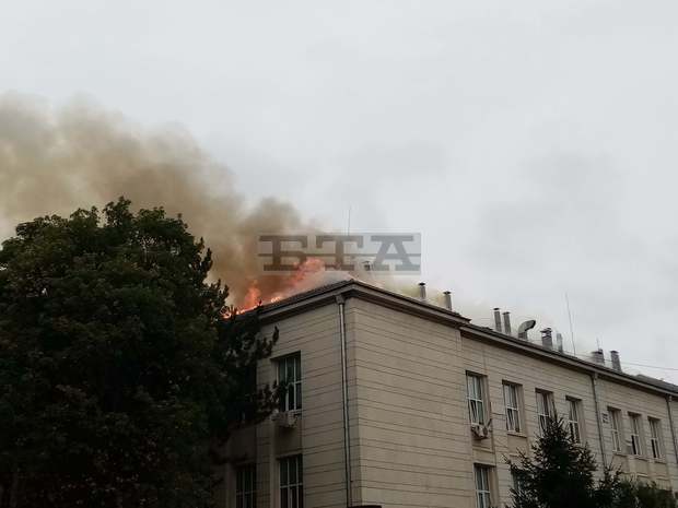 Около обед е възникнал пожар в сградата на Медицинския университет в Плевен