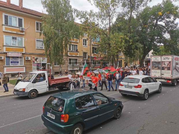 Десетки представители на бизнеса в Кърджали излязоха на протест