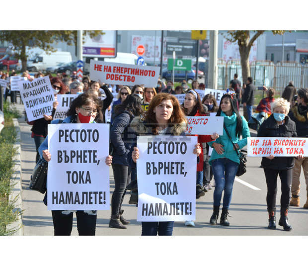 Представители на бизнеса организираха протестно шествие в централната част на Русе Представители на бизнеса организираха протестно шествие в централната част на Русе