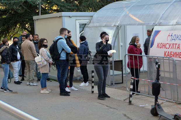 Протести срещу зелените сертификати и засилен интерес към ваксинацията срещу COVID-19 имаше днес в страната Протести срещу зелените сертификати и засилен интерес към ваксинацията срещу COVID-19 имаше днес в страната