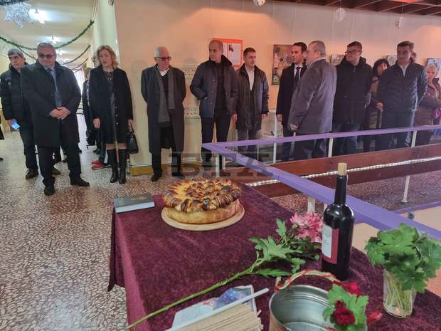 Водосвет за здраве и благоденствие беше отслужен в кюстендилското читалище "Братство" Водосвет за здраве и благоденствие беше отслужен в кюстендилското читалище "Братство"