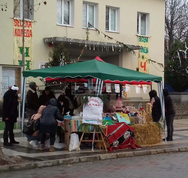 За първи път в Дулово има коледен базар "с каузи" За първи път в Дулово има коледен базар "с каузи"