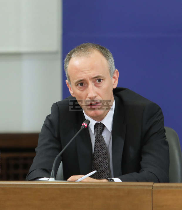 ПП ГЕРБ се ангажира да поддържа средните учителски заплати на ниво над 125 процента от средните за страната ПП ГЕРБ се ангажира да поддържа средните учителски заплати на ниво над 125 процента от средните за страната