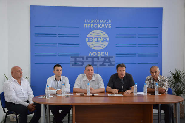 Коалиция "Ляв съюз за чиста и свята република" от Ловеч: Ние сме нова, автентична, истинска коалиция от партии и личности Коалиция "Ляв съюз за чиста и свята република" от Ловеч: Ние сме нова, автентична, истинска коалиция от партии и личности