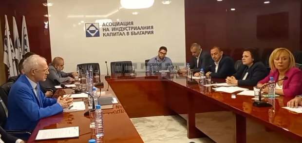 Мая Манолова пред АИКБ: Стоим зад почтения български бизнес и го подкрепяме Мая Манолова пред АИКБ: Стоим зад почтения български бизнес и го подкрепяме