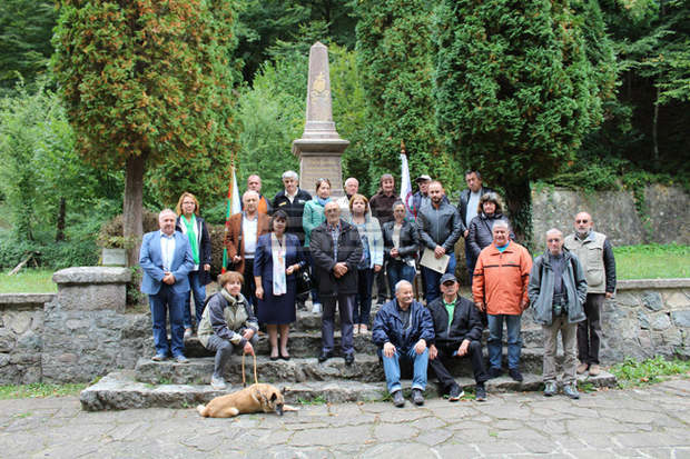В историческата местност "Костина" бяха отбелязани Денят на Независимостта на България и 178 г. от рождението на Георги Бенковски В историческата местност "Костина" бяха отбелязани Денят на Независимостта на България и 178 г. от рождението на Георги Бенковски