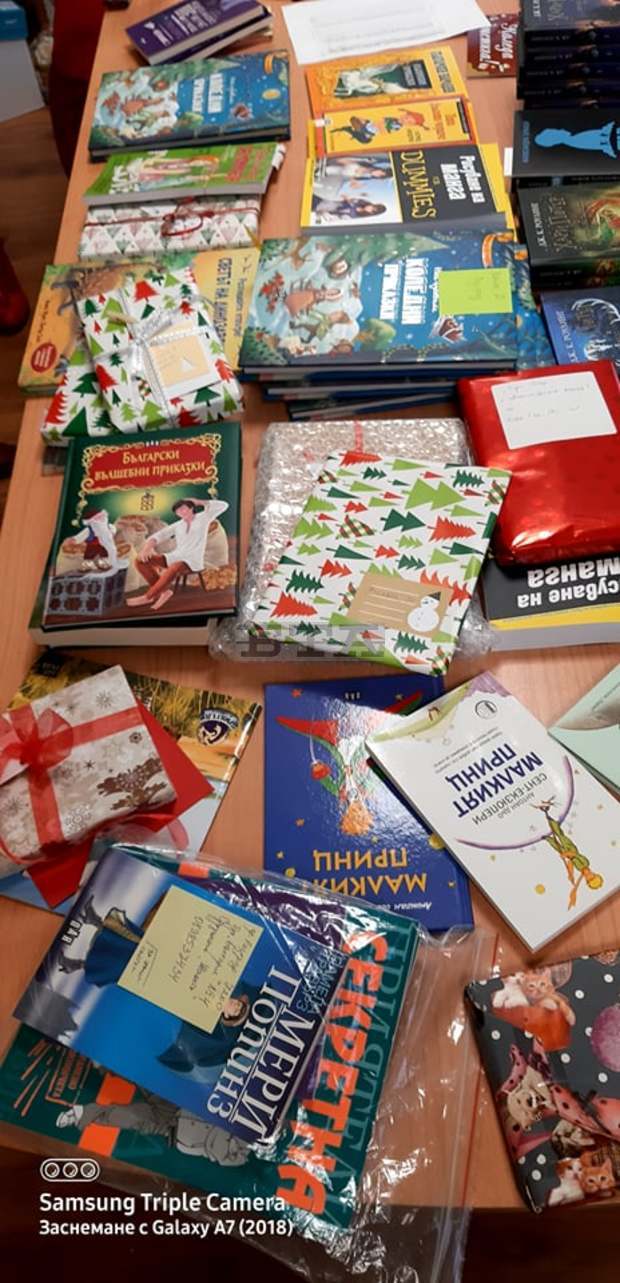Деца от Разградско получиха подаръци за празниците Деца от Разградско получиха подаръци за празниците