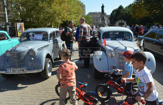 Автомобил от 1967 г. спечели парад на ретро коли в Хасково