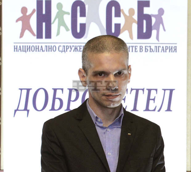 Националното сдружение на сираците организира кампания в подкрепа на абитуриентите в неравностойно положение Националното сдружение на сираците организира кампания в подкрепа на абитуриентите в неравностойно положение