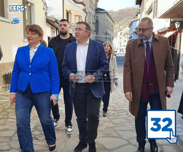 Деница Сачева и проф. Костадин Ангелов: ГЕРБ запази 300 000 работни места в пандемията, мерките сега не работят