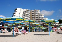 Cool Spring Delays Beginning of Tourist Season on Northern Coast