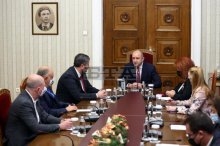 President Continues Consultations with Parliamentary Forces