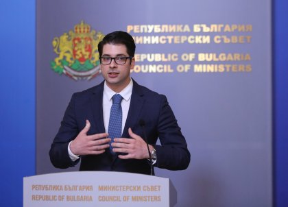 Deputy PM Pekanov for BTA: Bulgaria Not Required to Introduce Euro Once Bulgarians' Incomes Reach EU-Average Deputy PM Pekanov for BTA: Bulgaria Not Required to Introduce Euro Once Bulgarians' Incomes Reach EU-Average