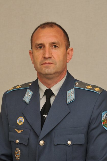  Gen. Rumen Radev Resigns as Air Force Commander