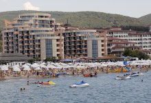 Overnight Revenues from Foreign Tourists Slump by 77.1% In July