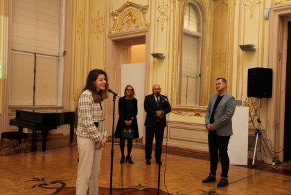 Белгийска кралица лично подписа дипломата на Виктория Василенко Белгийска кралица лично подписа дипломата на Виктория Василенко