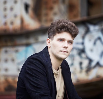 Полският пианист Шимон Неринг ще има концерт в София на 9 ноември