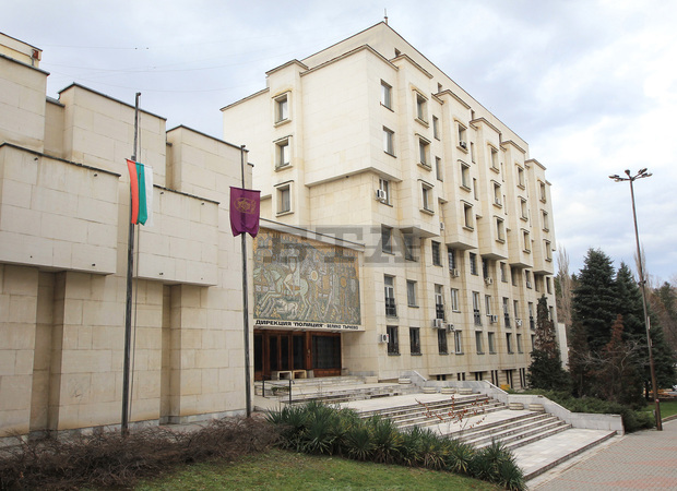 Открита е обявената за общодържавно издирване 26-годишна жена Юмиш Мехмедова в района на стражишкото село Лозен Открита е обявената за общодържавно издирване 26-годишна жена Юмиш Мехмедова в района на стражишкото село Лозен